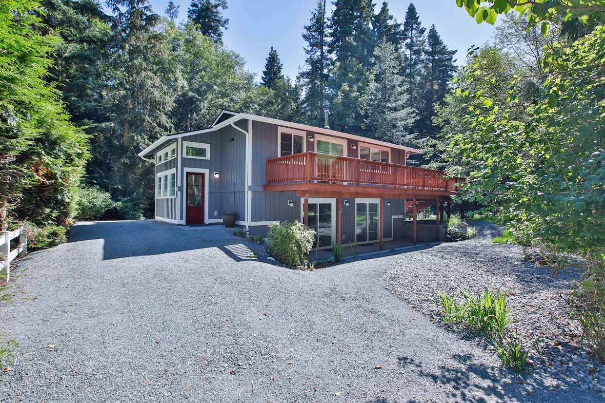 Foto principal - Beautiful Home In Langley with Private Bea...