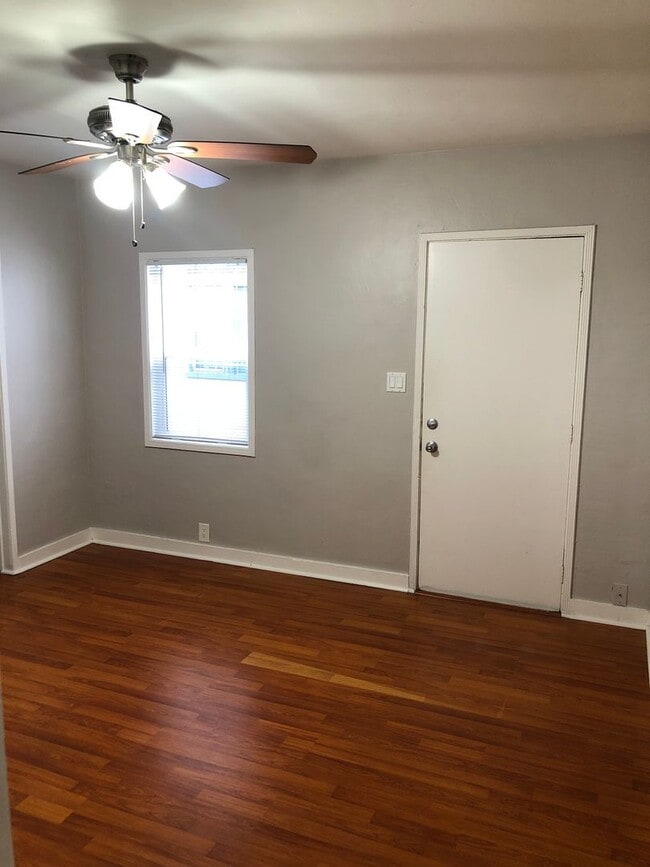 Building Photo - Lovely Studio Ready to Become a Home