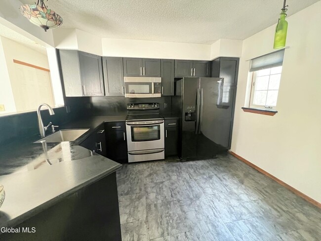 Foto del edificio - 4607 Foxwood Dr S