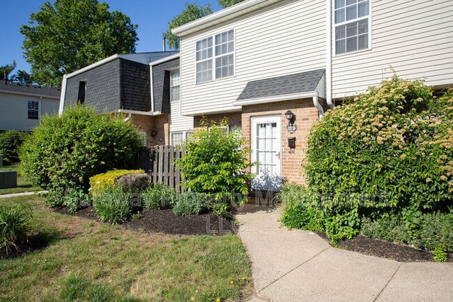 Building Photo - 2147 Harbour Dr