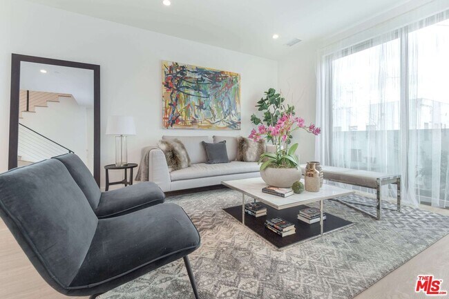 Foto del edificio - 417 1/2 N Curson Ave