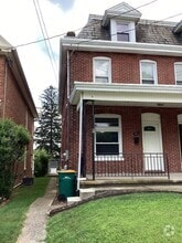 Building Photo - 231-233 W 6th St