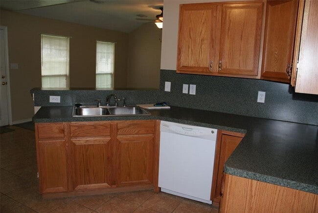 Building Photo - 8415 Reterio Dr