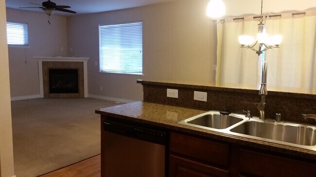 Foto del edificio - 4235 Stonecrest Ct