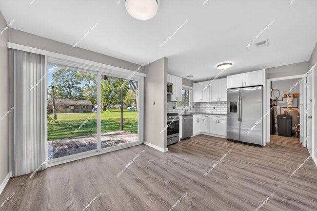Building Photo - Rare Rental Opportunity! Fully Renovated 3-bedroom, 2-bath Brick Ranch in Farmington Hills!