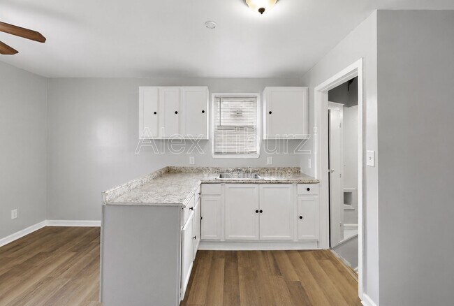 Building Photo - 6301 Lodewyck St