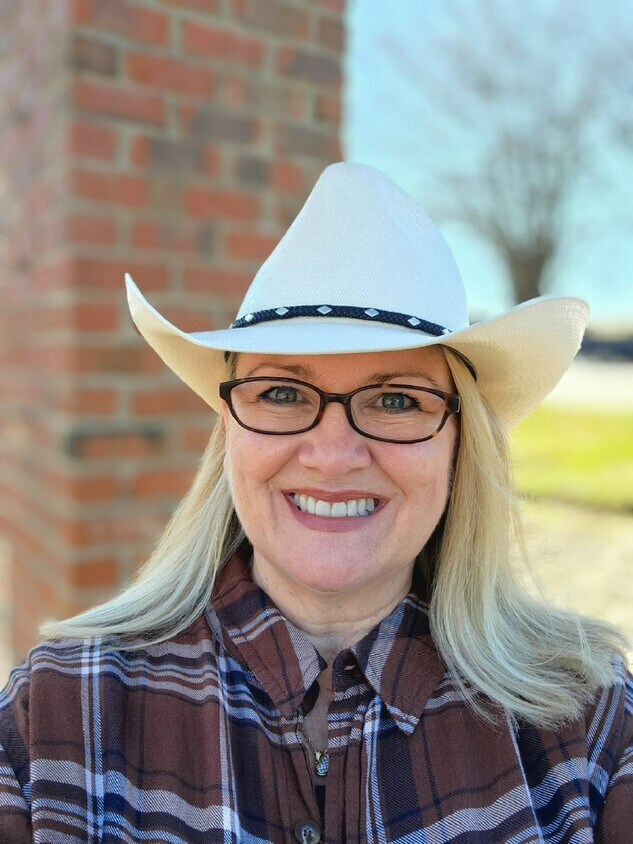 Dari Cupp, agente inmobiliario, NRVAR, VAR.NAR, MLS, Blue Ridge Land and Auction. - 1102 Airport Rd