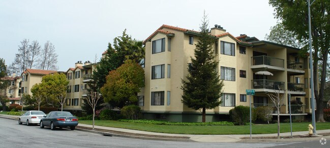 Foto del edificio - The Pavilions At Tyson Lane