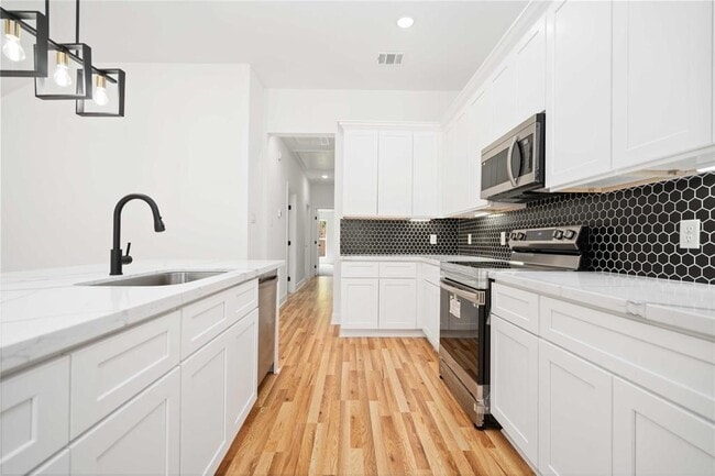 Building Photo - 205 Bolden St