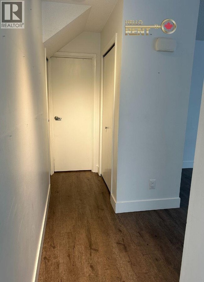 Building Photo - 615 E 10th Ave