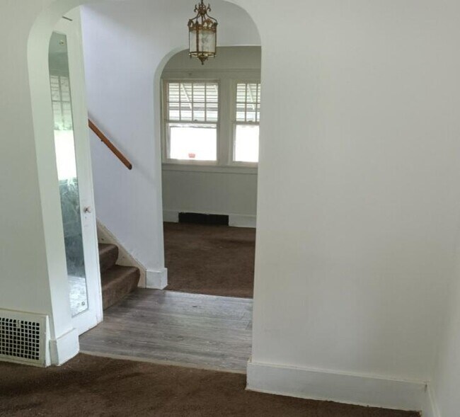 Building Photo - 1028 Clearview St NW