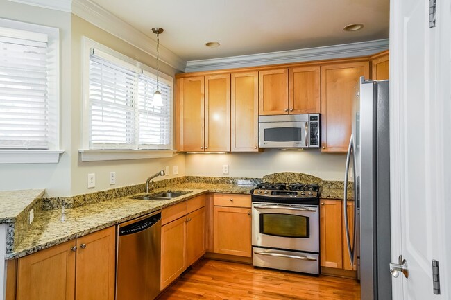 Foto del edificio - Great End Unit Luxury Townhome in RTP