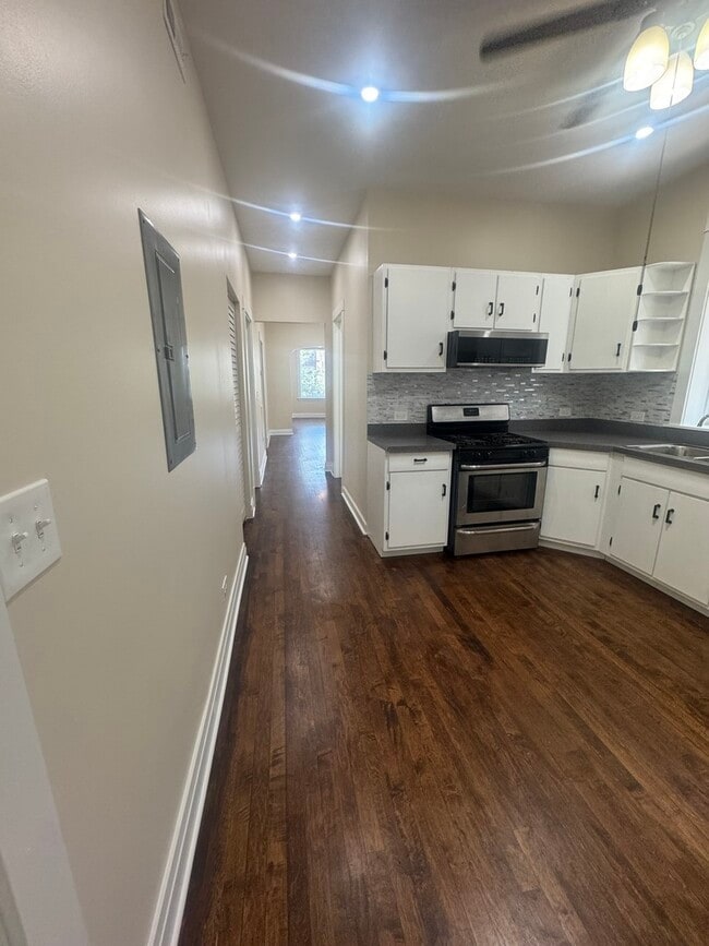 Foto del edificio - 4249 W Potomac Ave