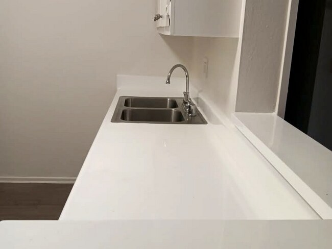 Foto del edificio - 15116 Parthenia St