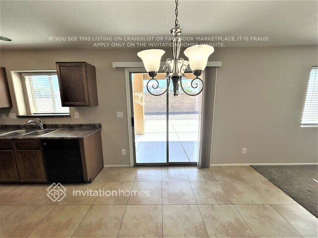 Foto del edificio - 16585 W Latham St