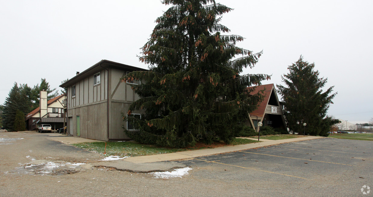 Primary Photo - Whitegate Apartments