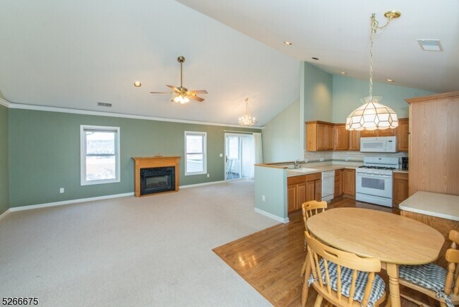 Building Photo - 56 Bourne Cir