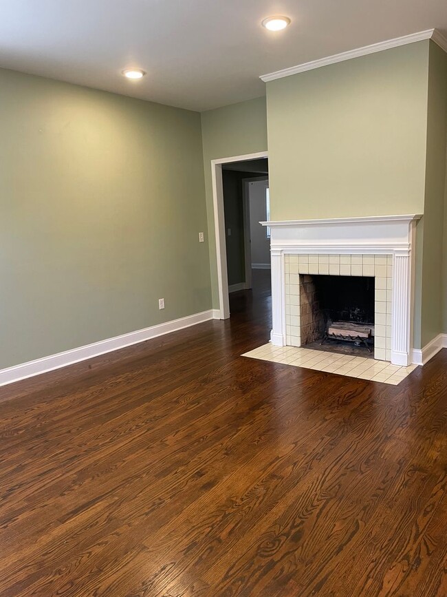 Building Photo - Beautiful Remodeled Home in Donelson