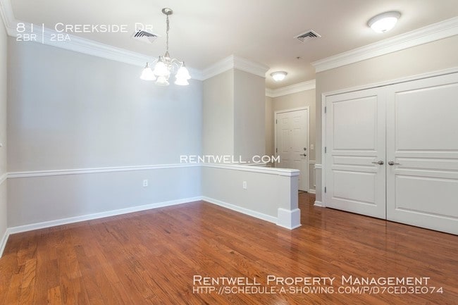 Building Photo - 811 Creekside Dr