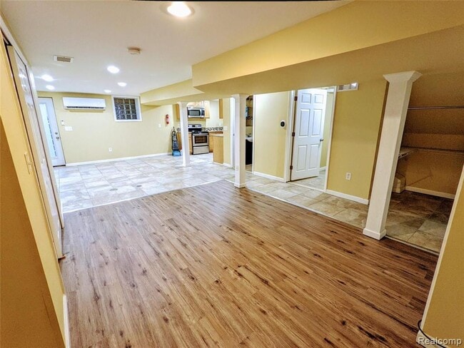 Building Photo - 4759 Trumbull St