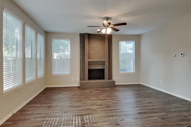 Foto del edificio - 4906 Echo Falls Dr