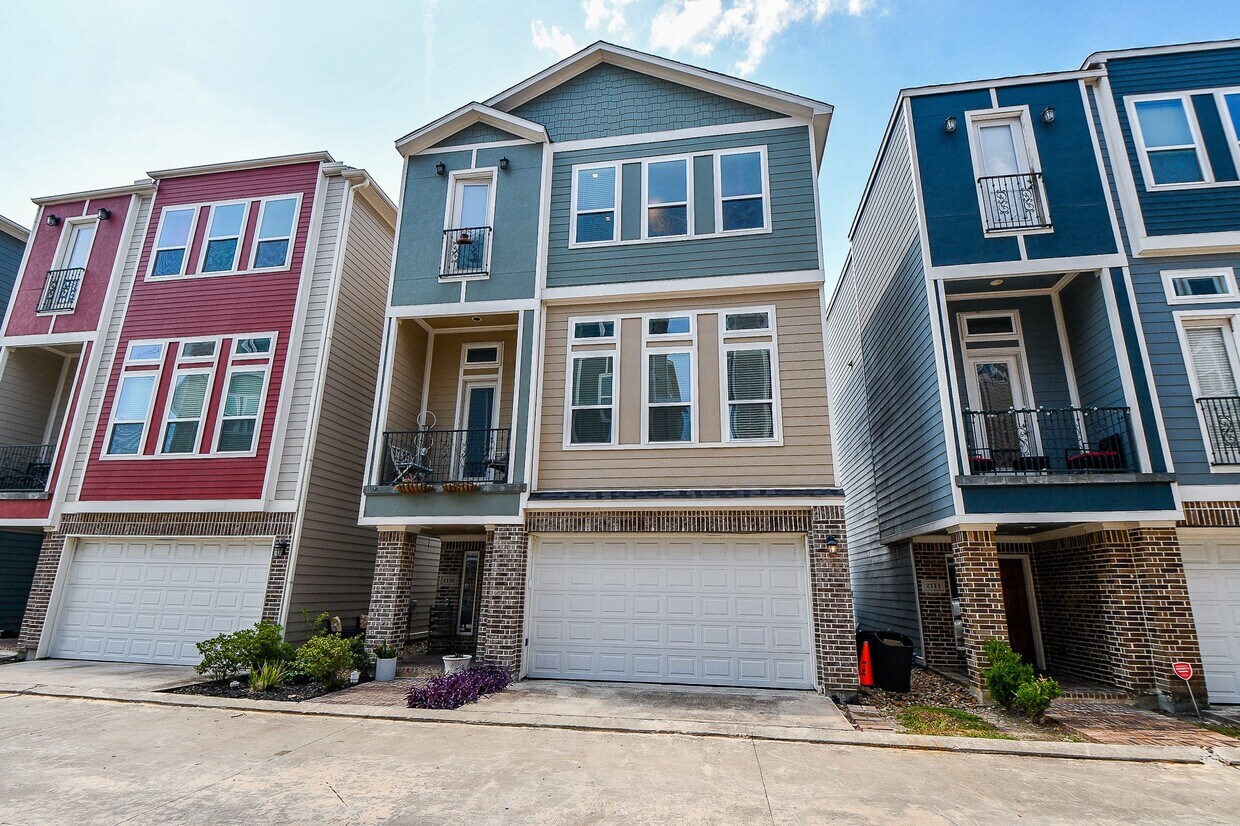 Foto principal - 2109 Bidwell Dr