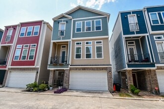 Building Photo - 2109 Bidwell Dr