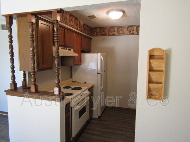 Building Photo - 2152 Lovers Ln