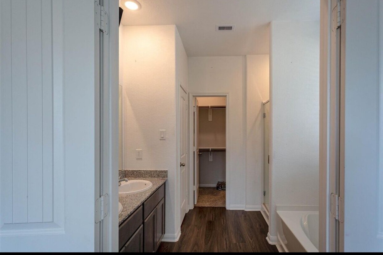 Building Photo - 14212 Sedona Rdg Dr