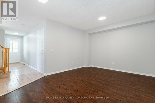 Photo du bâtiment - 9900 McLaughlin Rd N