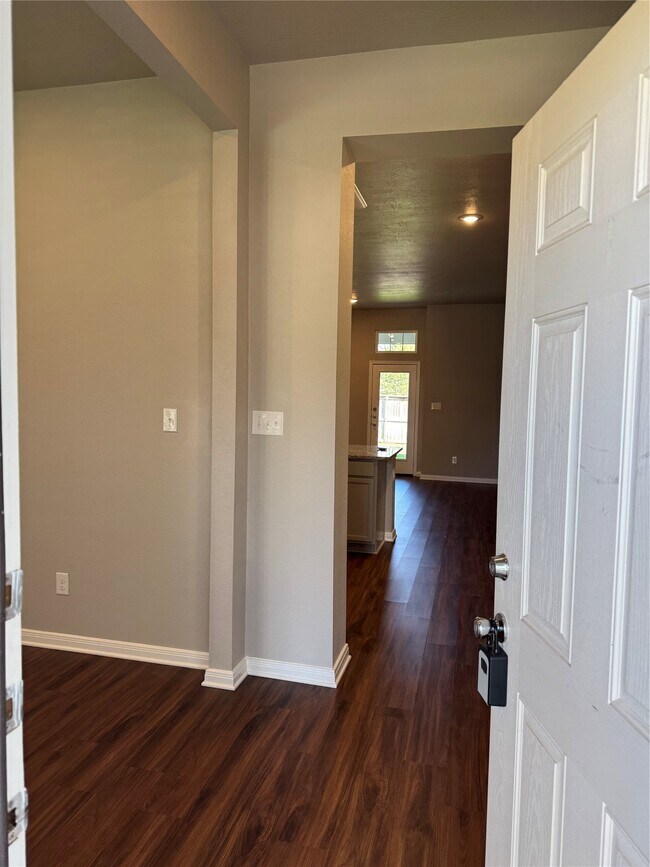 Building Photo - 1042 Tomball Downs Dr