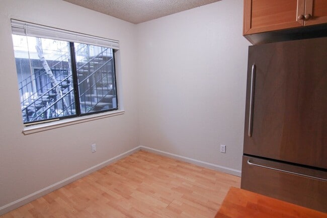 Building Photo - Great Price! Even Better Location!