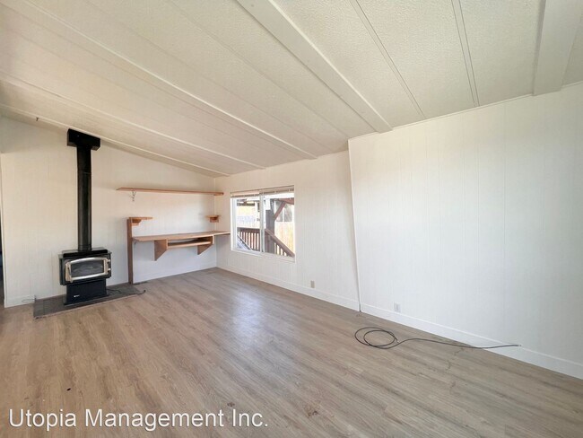 Building Photo - 2 br, 2 bath House - 1420 NW Breann Loop