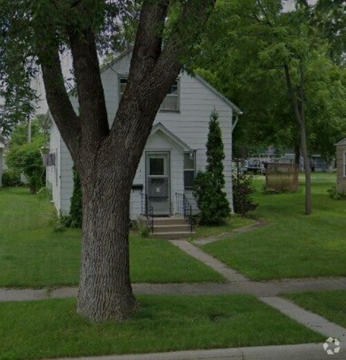 Building Photo - 241 E Ronning Ave