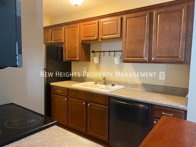 Building Photo - 7930 Edgebrook Cir