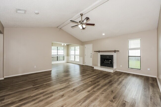 Foto del edificio - 308 Southlake Dr