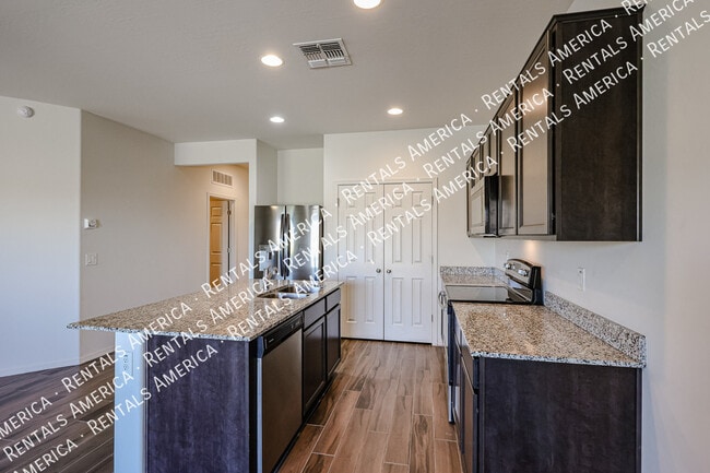 Foto del edificio - 25970 W Cat Balue Dr