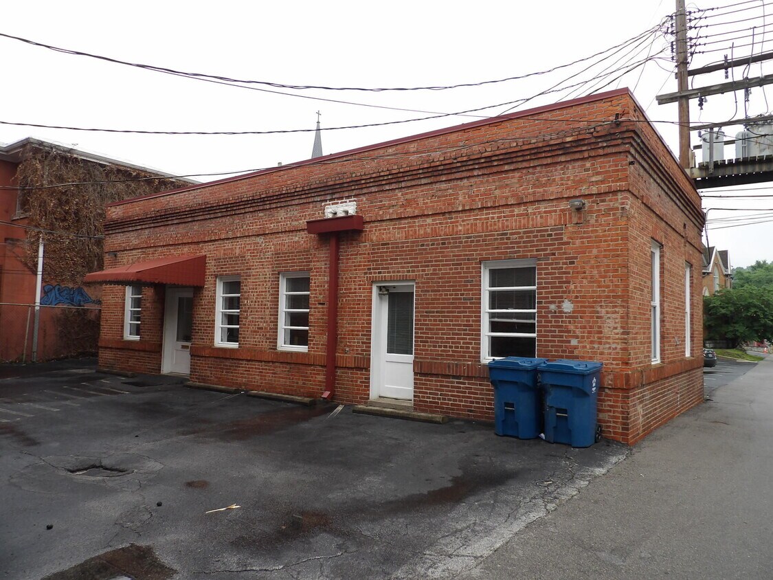 Primary Photo - 304 Catfish Alley