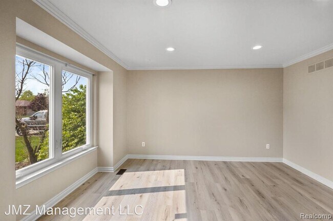 Building Photo - 4 br, 3.5 bath House - 7316 Silver Leaf Lane,