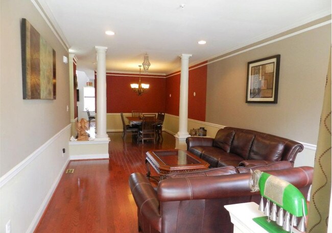 Building Photo - 219 Tall Pines Dr