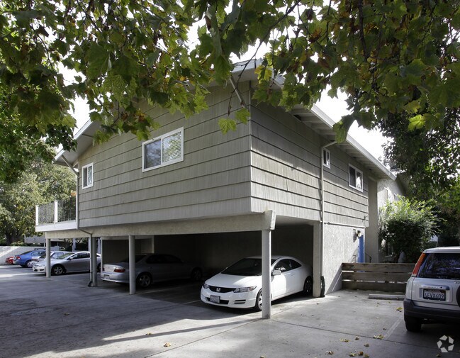 Building Photo - 635 Adams St