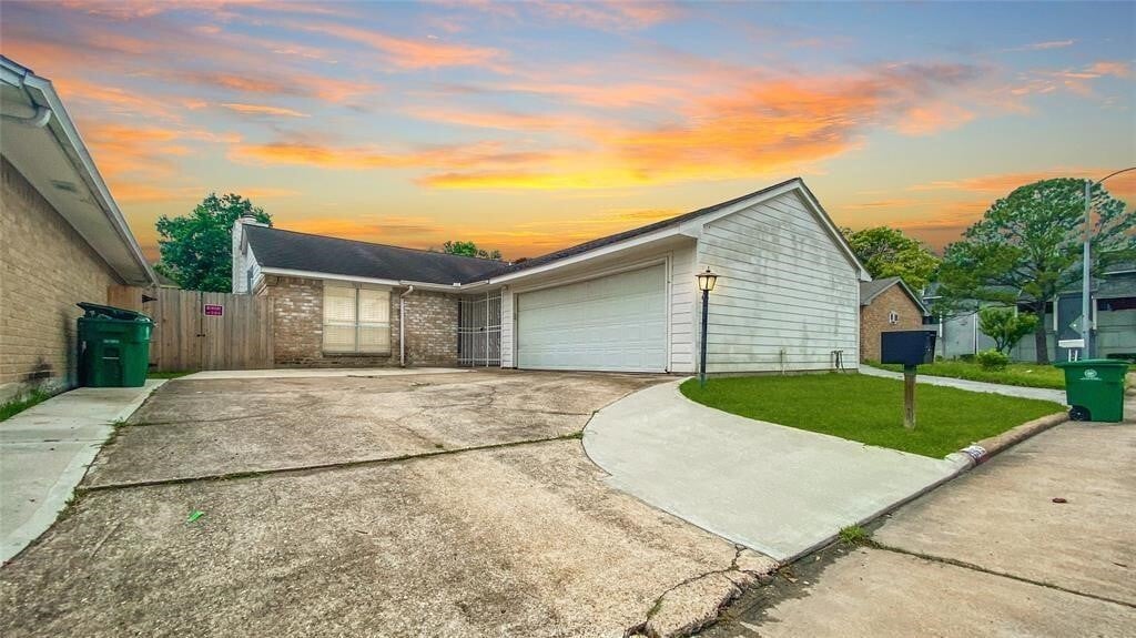 Foto principal - 9619 Sharpcrest St