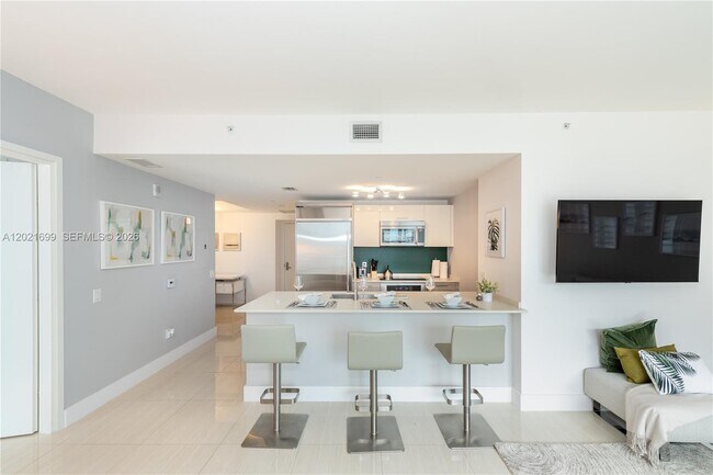 Foto del edificio - 1300 Brickell Bay Dr