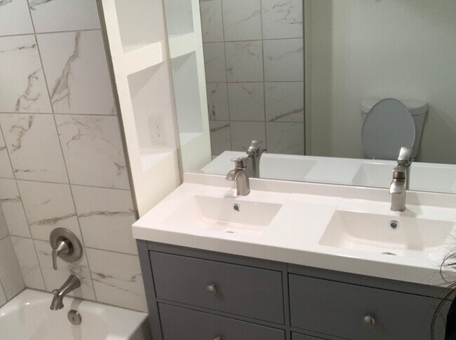 Double Vanity - 1851 Jolene Dr
