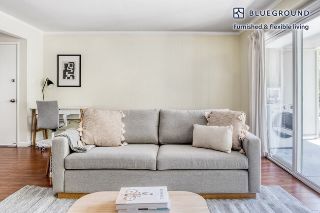 Building Photo - 837 Cowper St