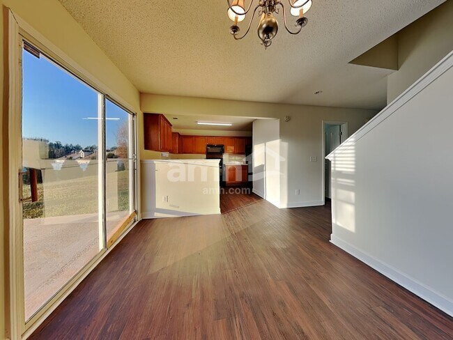 Foto del edificio - 3033 Brookchase Blvd