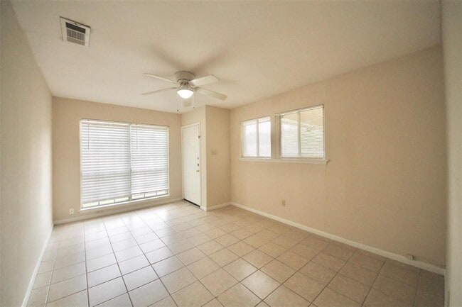 Foto del edificio - 5800 Eureka Dr