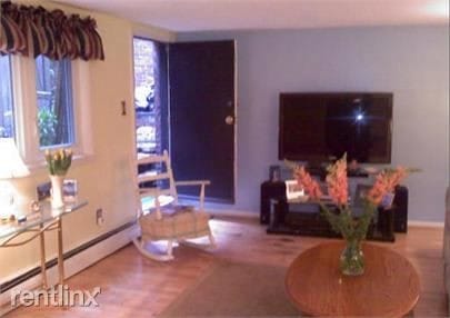 Building Photo - 1 br, 1 bath  - 126 Charles St # R