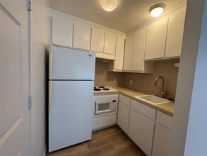 Building Photo - 2406 Elmen St