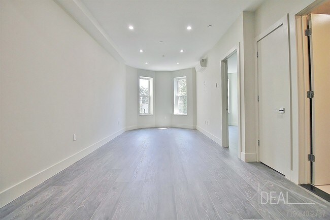 Foto del edificio - 2517 Bedford Avenue #1BR